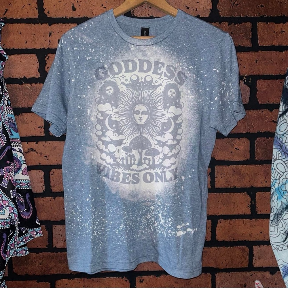 Goddess vibes only, graphic Tshirt